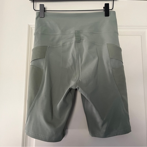 Lululemon Cargo Super-High-Rise Hiking Short 8" - Laurel Green - Picture 7 of 8